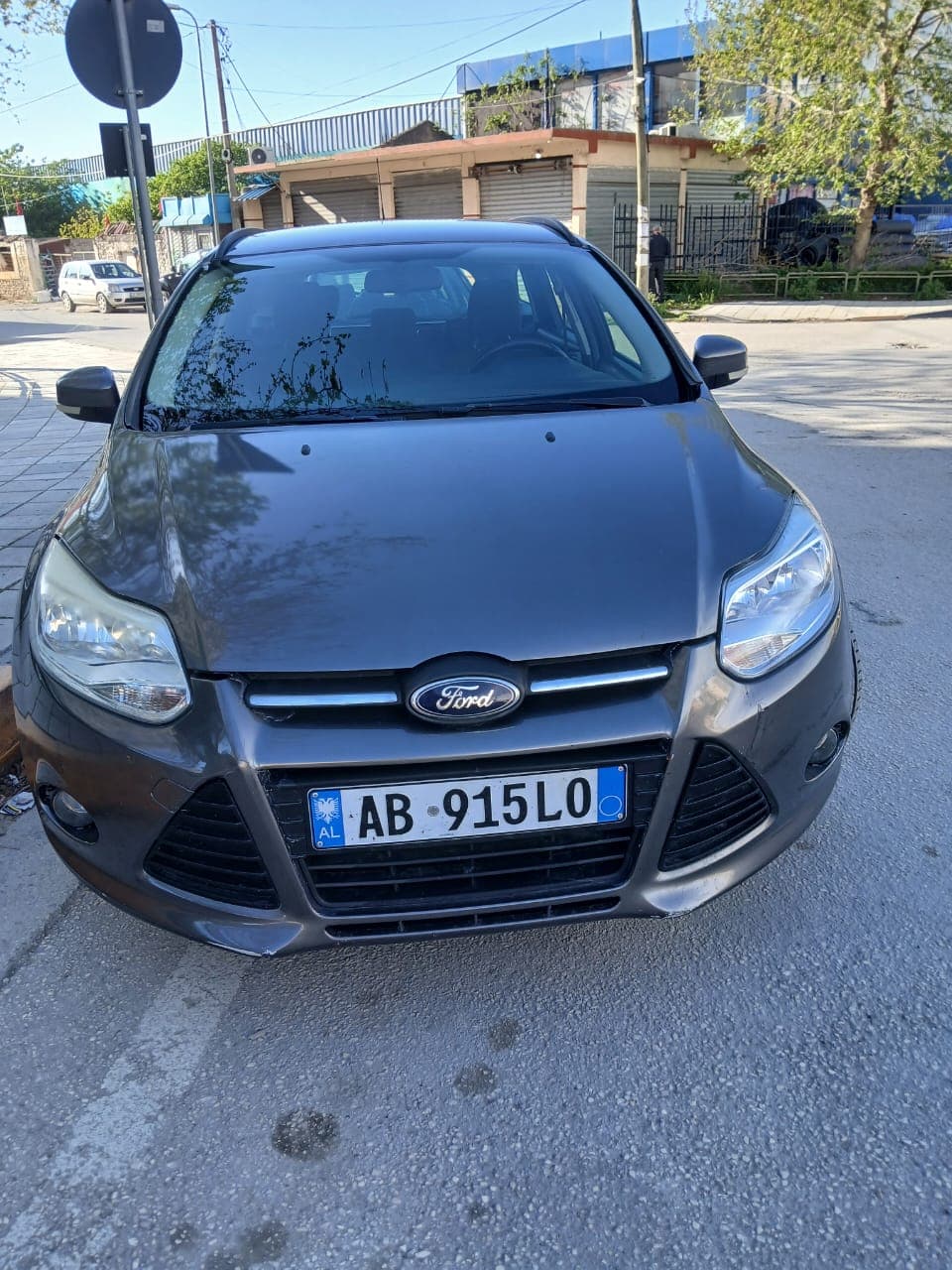 Ford Focus me qera në Rinas – €20/ditë | Rental Koli