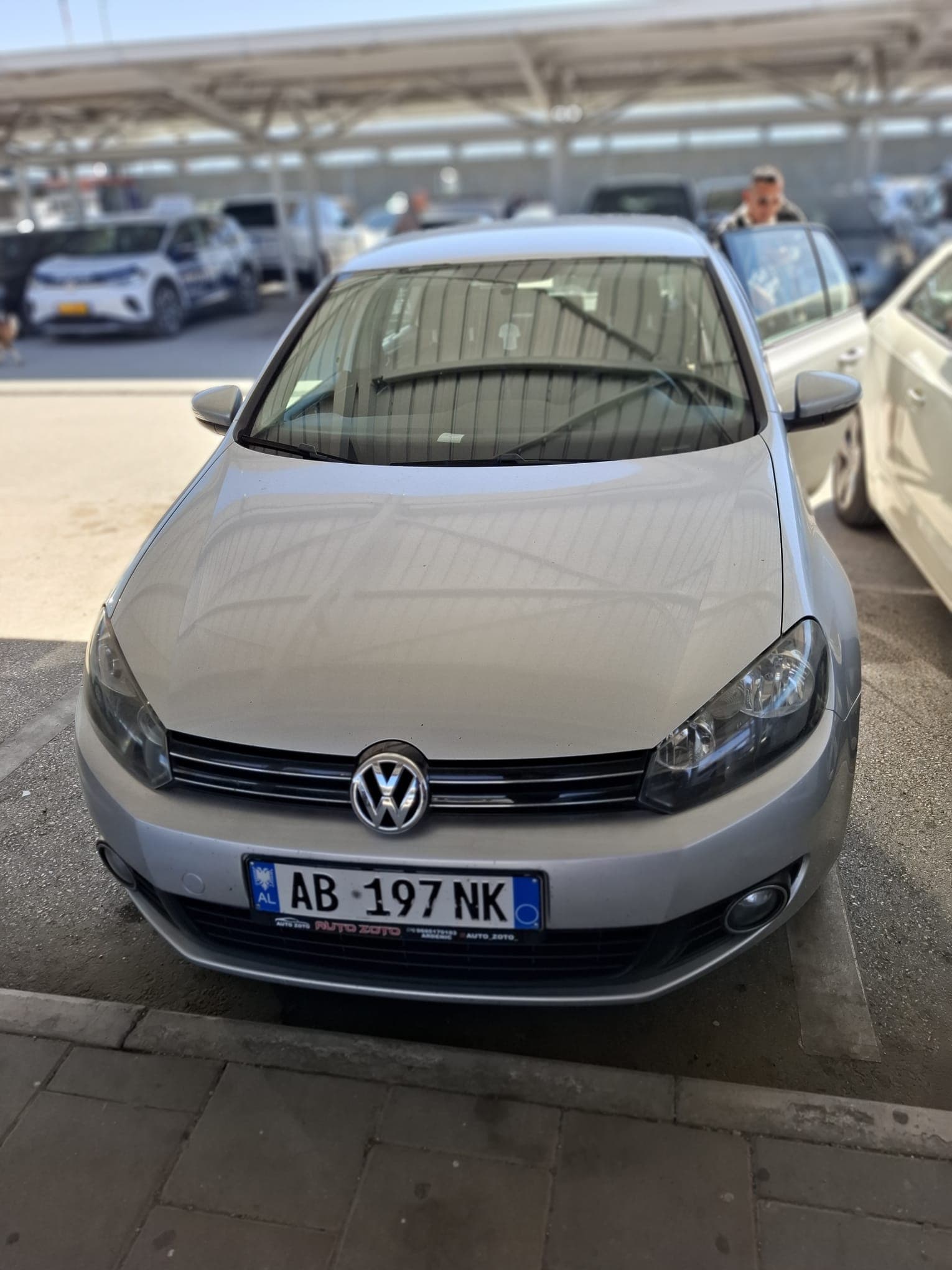 Volkswagen Golf 6 me qera në Rinas – €25/ditë | Rental Koli