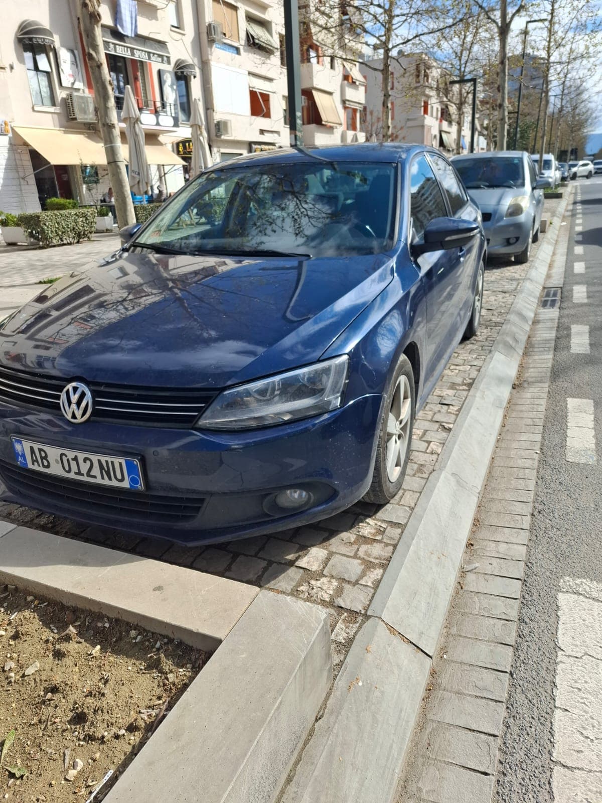 Volkswagen Jetta me qera në Rinas – €25/ditë | Rental Koli